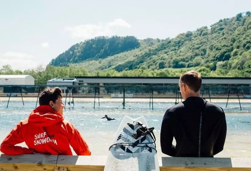 هتل Surf Snowdonia