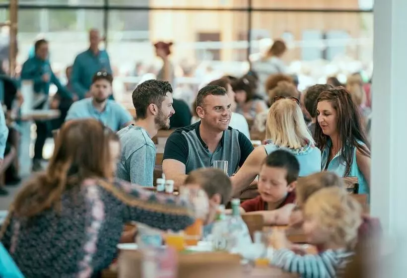 هتل Surf Snowdonia