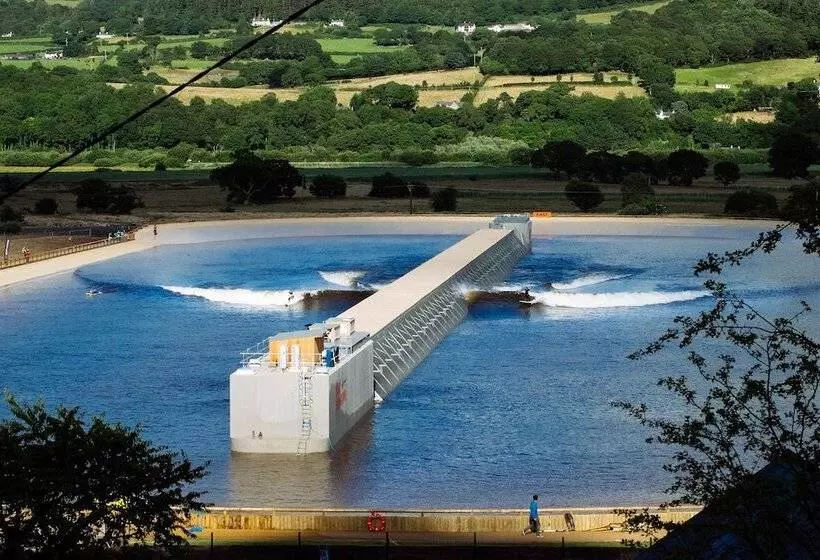 هتل Surf Snowdonia