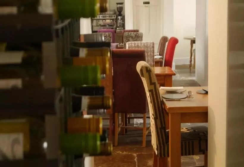 Hotel 3 Millstones Inn