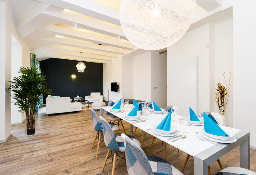 Empirent Mucha Apartments