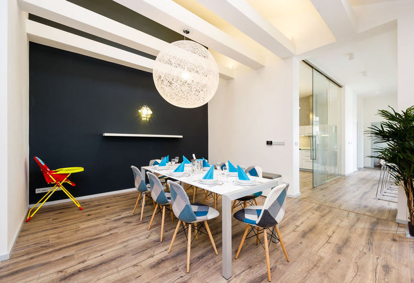 Empirent Mucha Apartments