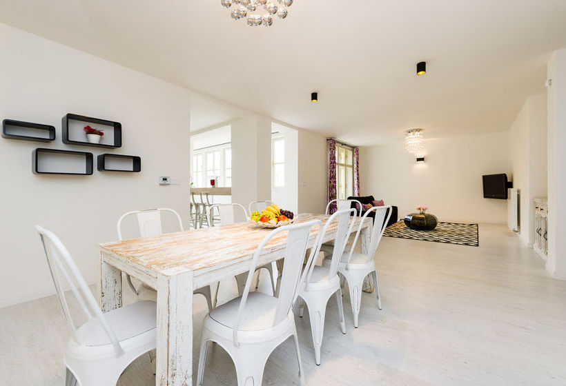 Empirent Mucha Apartments