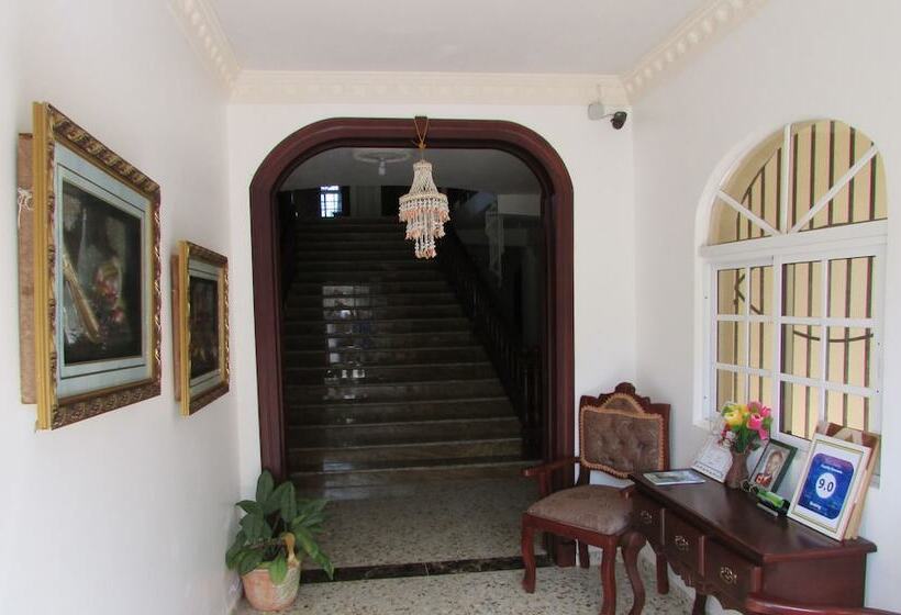 تختخواب و صبحانه Castillo Romano