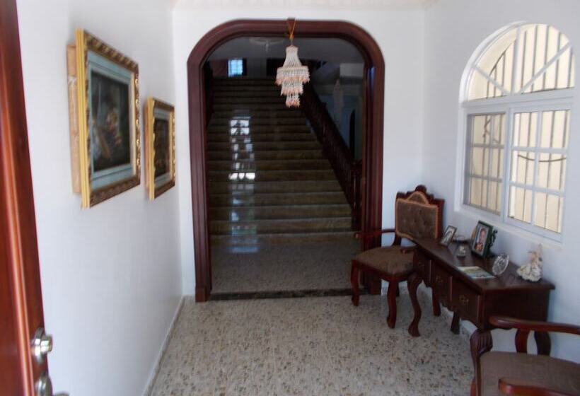 تختخواب و صبحانه Castillo Romano