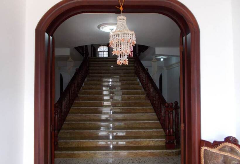 تختخواب و صبحانه Castillo Romano