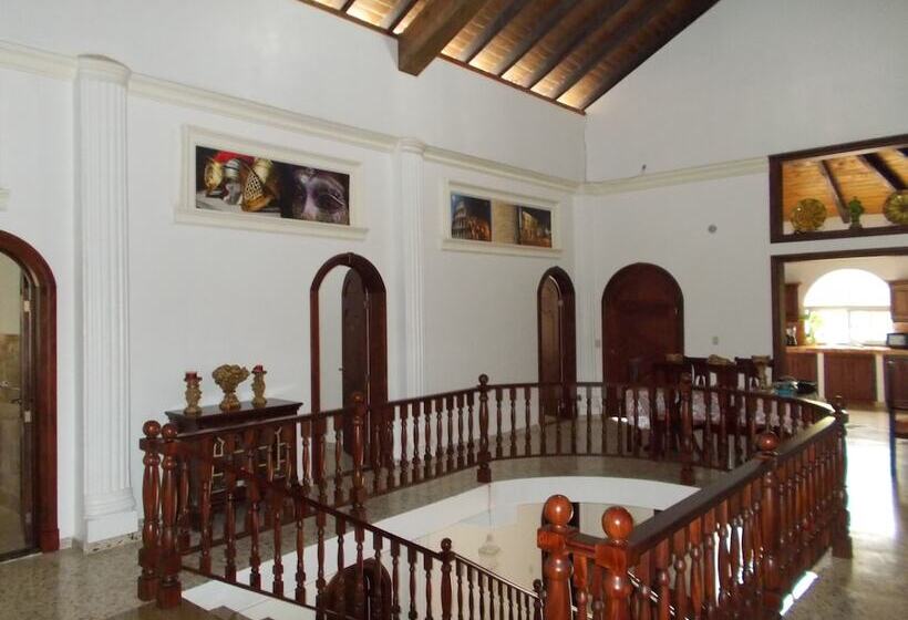 تختخواب و صبحانه Castillo Romano