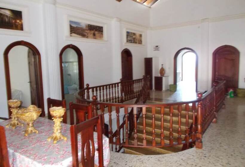 تختخواب و صبحانه Castillo Romano