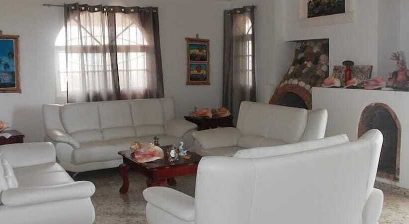 تختخواب و صبحانه Castillo Romano