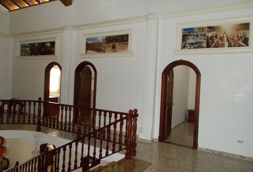 تختخواب و صبحانه Castillo Romano