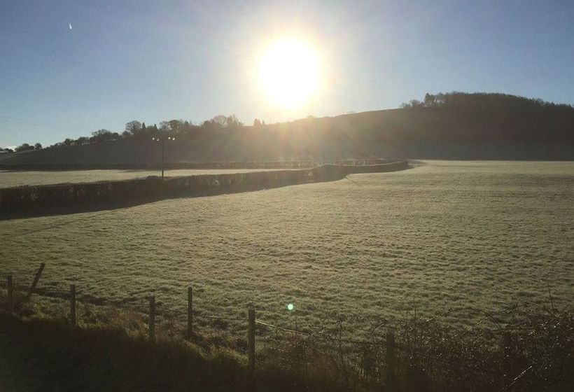 تختخواب و صبحانه Llangeview Lodge