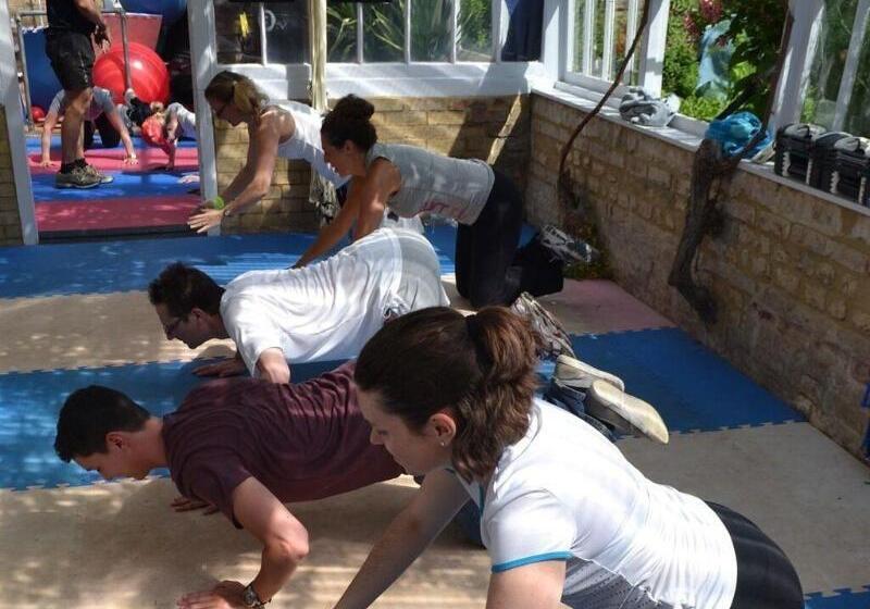 مبيت وإفطار Heyford House