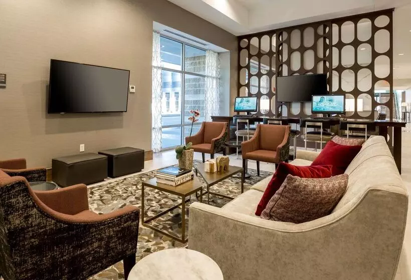 ホテル Doubletree By Hilton Evansville