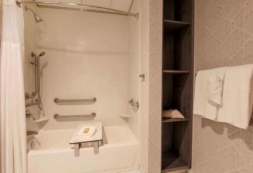 فندق Doubletree By Hilton Evansville