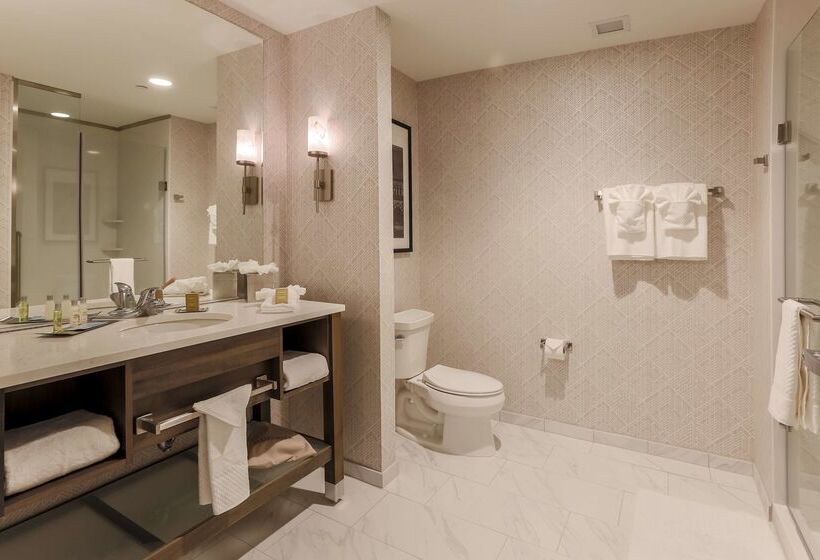 فندق Doubletree By Hilton Evansville