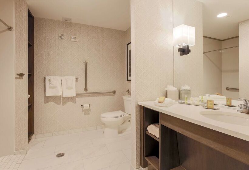 فندق Doubletree By Hilton Evansville