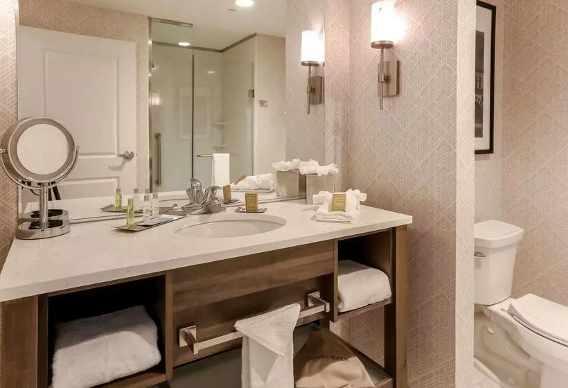ホテル Doubletree By Hilton Evansville