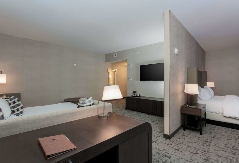 فندق Doubletree By Hilton Evansville