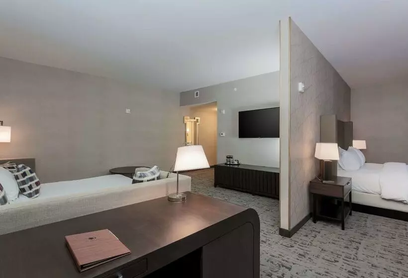 ホテル Doubletree By Hilton Evansville
