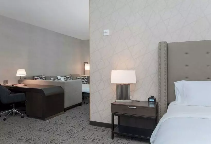 ホテル Doubletree By Hilton Evansville