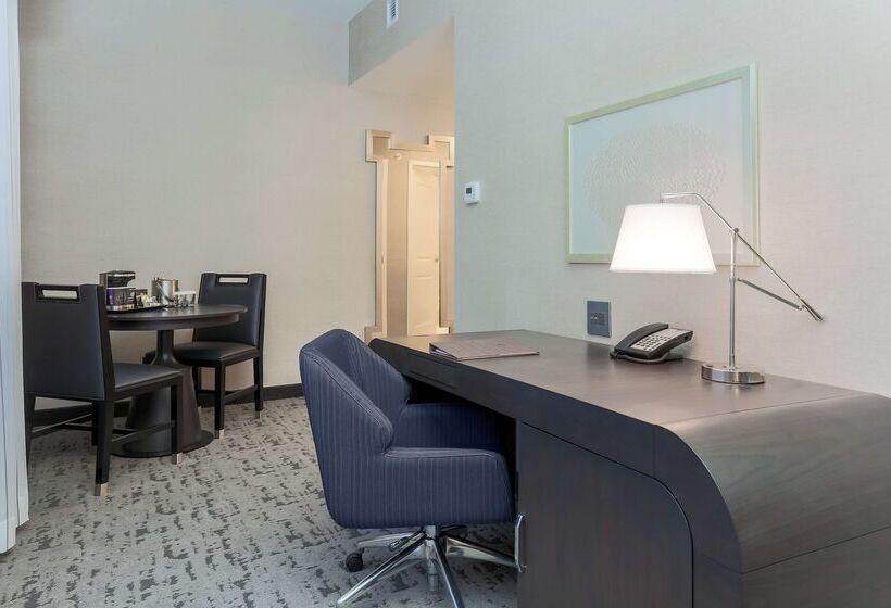 فندق Doubletree By Hilton Evansville