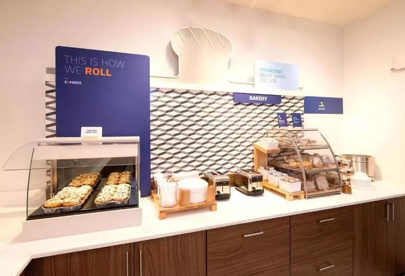 هتل Holiday Inn Express & Suites Alpena   Downtown, An Ihg