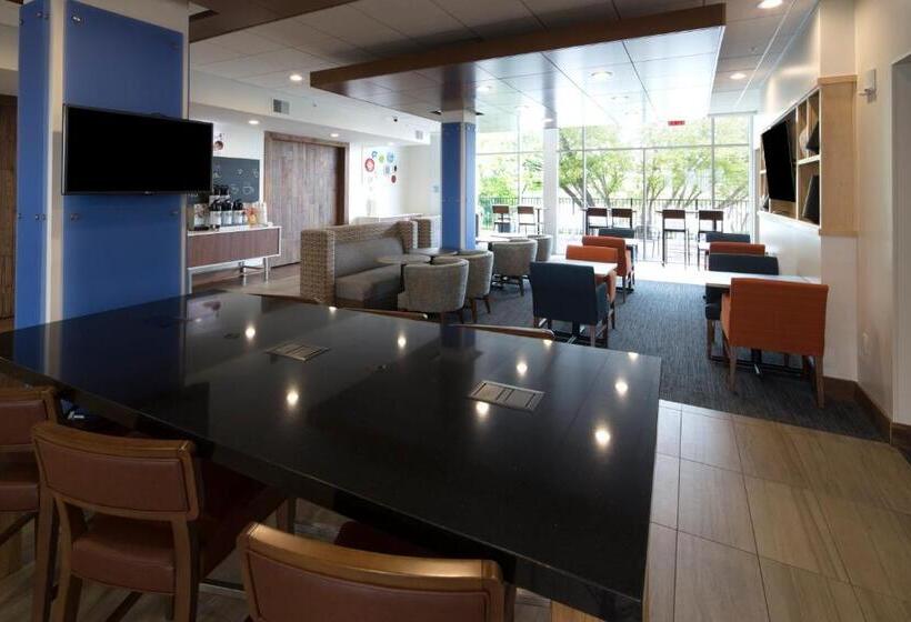 酒店 Holiday Inn Express & Suites Alpena   Downtown, An Ihg