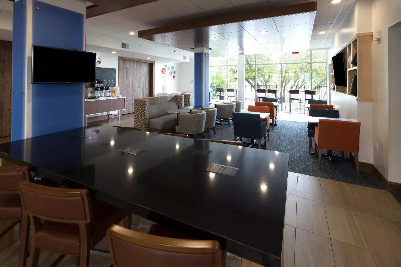 هتل Holiday Inn Express & Suites Alpena   Downtown, An Ihg