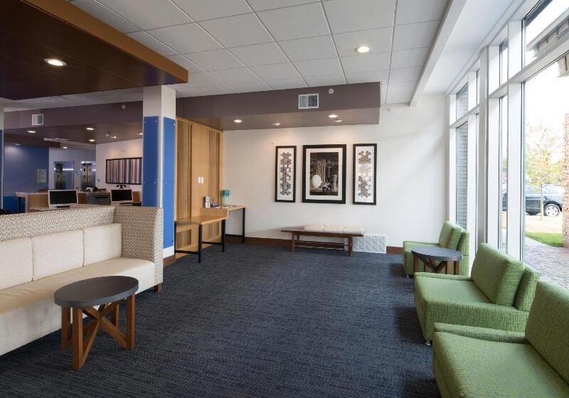 酒店 Holiday Inn Express & Suites Alpena   Downtown, An Ihg