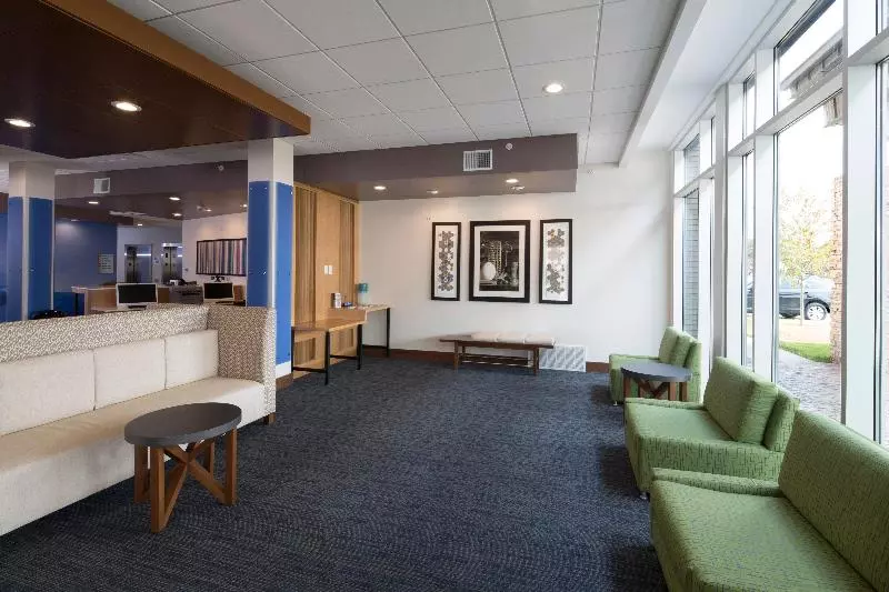 هتل Holiday Inn Express & Suites Alpena   Downtown, An Ihg