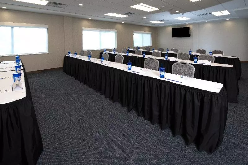 هتل Holiday Inn Express & Suites Alpena   Downtown, An Ihg