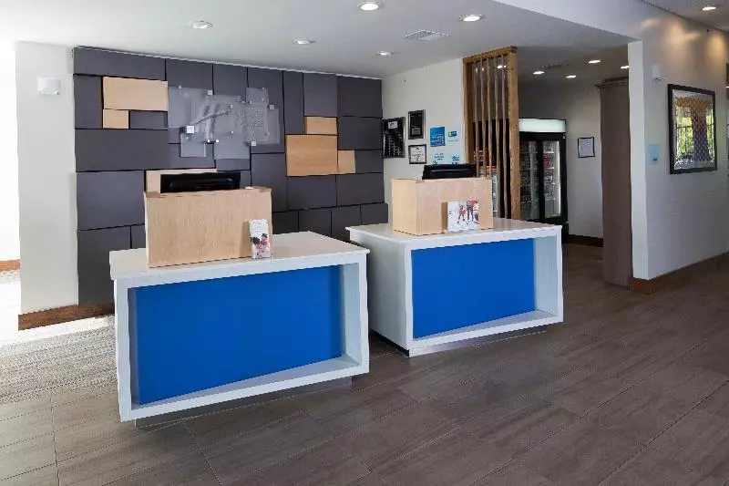 هتل Holiday Inn Express & Suites Alpena   Downtown, An Ihg