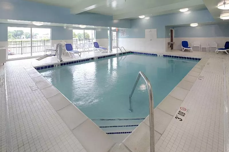 هتل Holiday Inn Express & Suites Alpena   Downtown, An Ihg