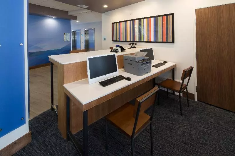 هتل Holiday Inn Express & Suites Alpena   Downtown, An Ihg