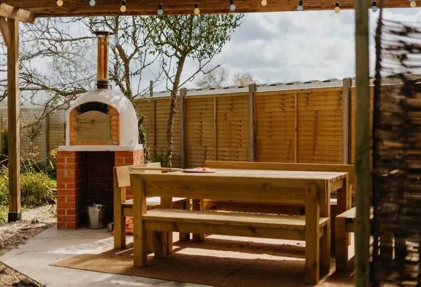 ホテル Little England Retreats   Cottage, Yurt And Shepherd Huts