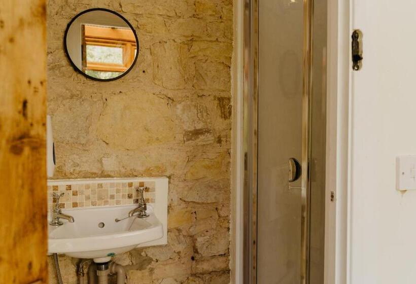 בית מלון כפרי Little England Retreats Cottage, Yurt And Shepherd Huts