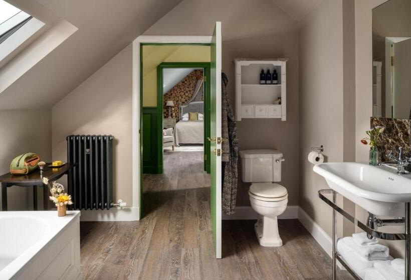 Meikleour Arms Hotel And Restaurant