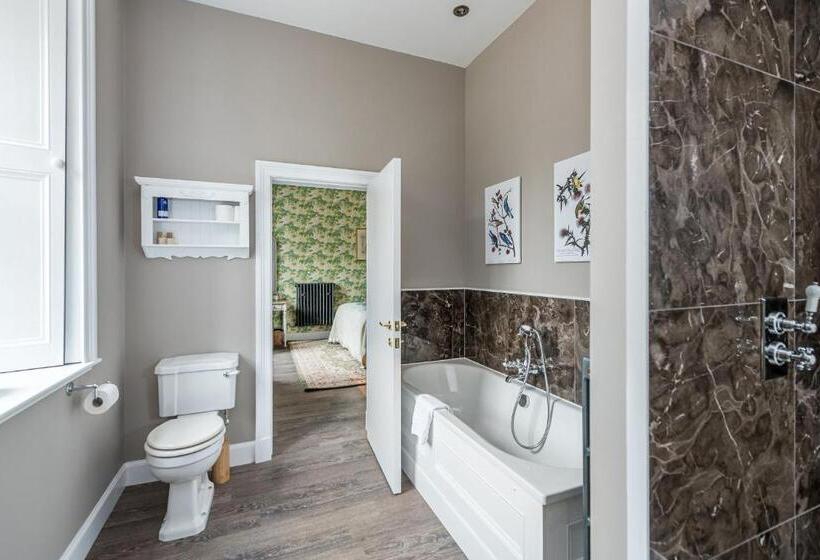 Meikleour Arms Hotel And Restaurant