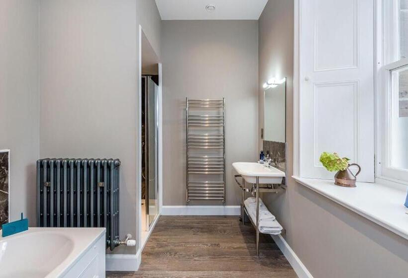 Meikleour Arms Hotel And Restaurant