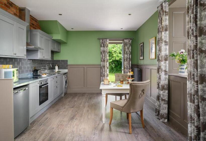 Meikleour Arms Hotel And Restaurant