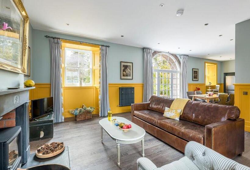 Meikleour Arms Hotel And Restaurant