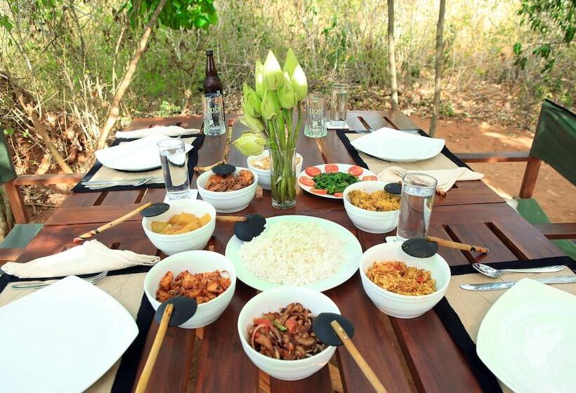 ホテル Ruhunu Safari Camping