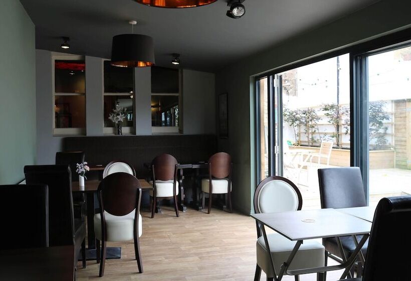 בית מלון כפרי Schooner