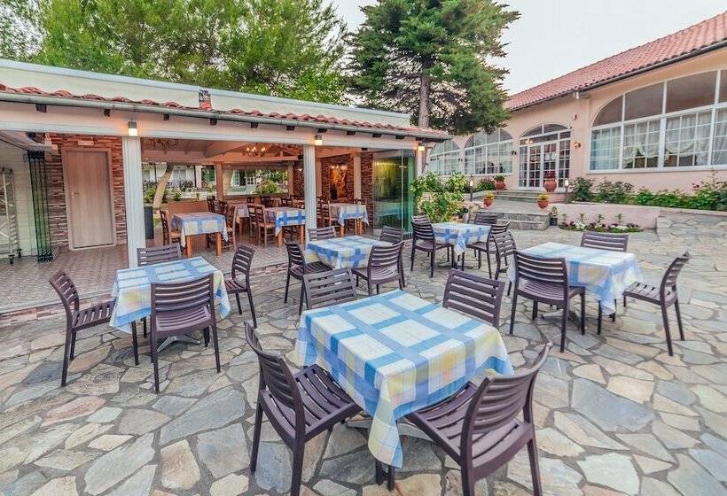 فندق Sintrivanis Beach Resort