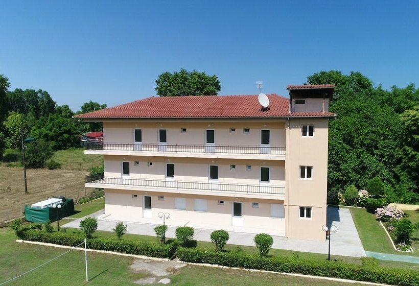 فندق Sintrivanis Beach Resort