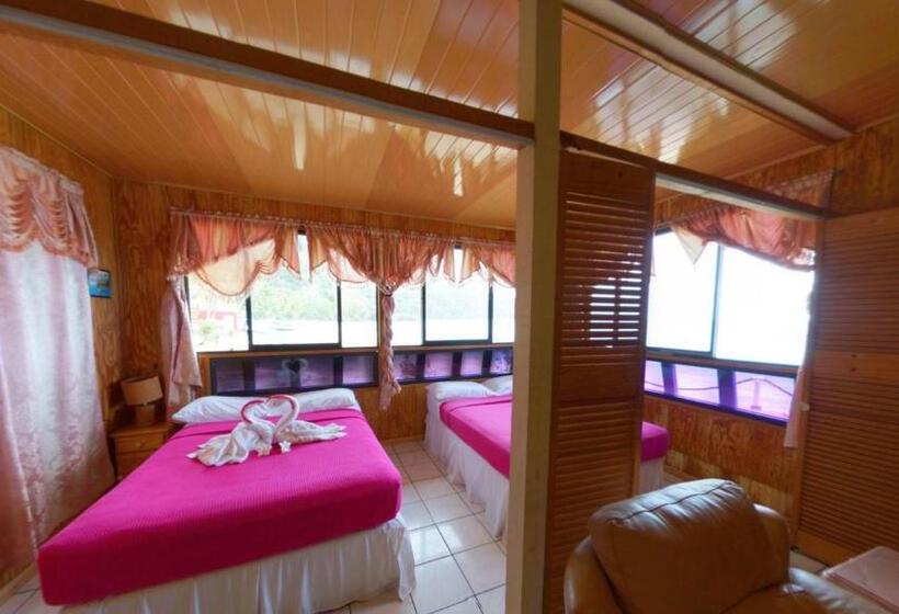 هتل The Naturalist Beach Resort