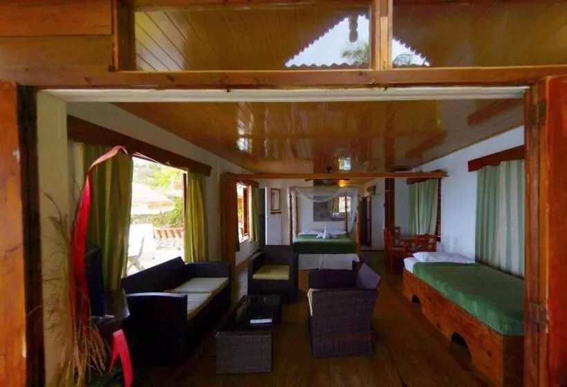 هتل The Naturalist Beach Resort