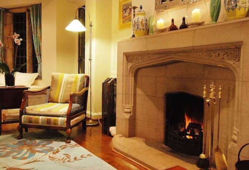 Hotel Trevalsa Court