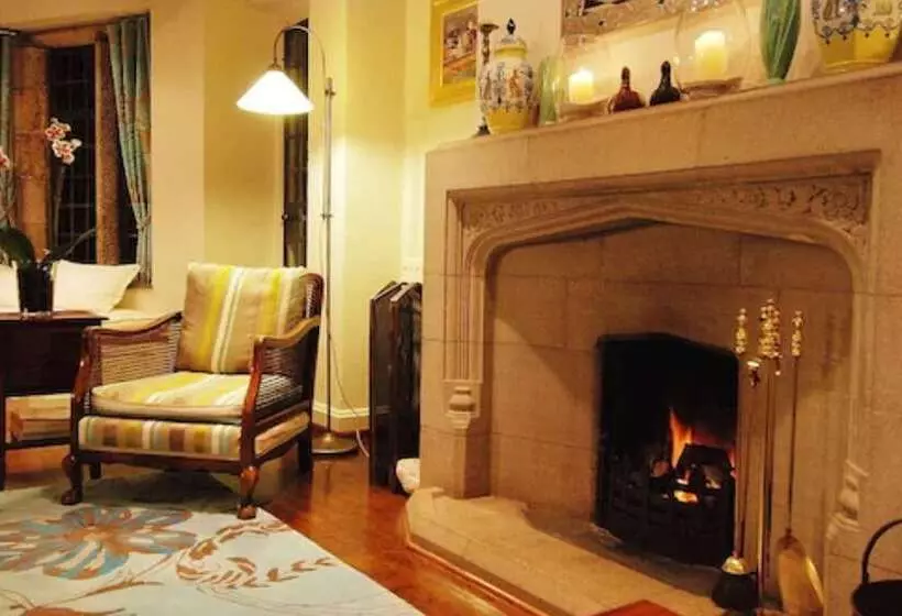 Hotel Trevalsa Court