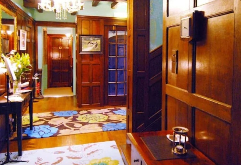 Hotel Trevalsa Court